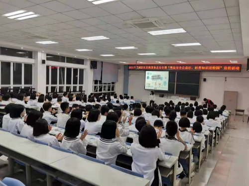 进校园2.jpg
